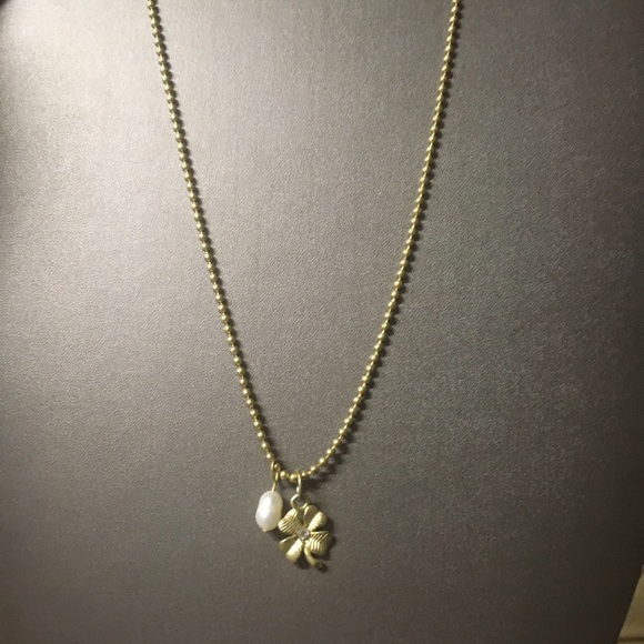Celtic Shamrock & Pearl Necklace - Picture 2 of 3